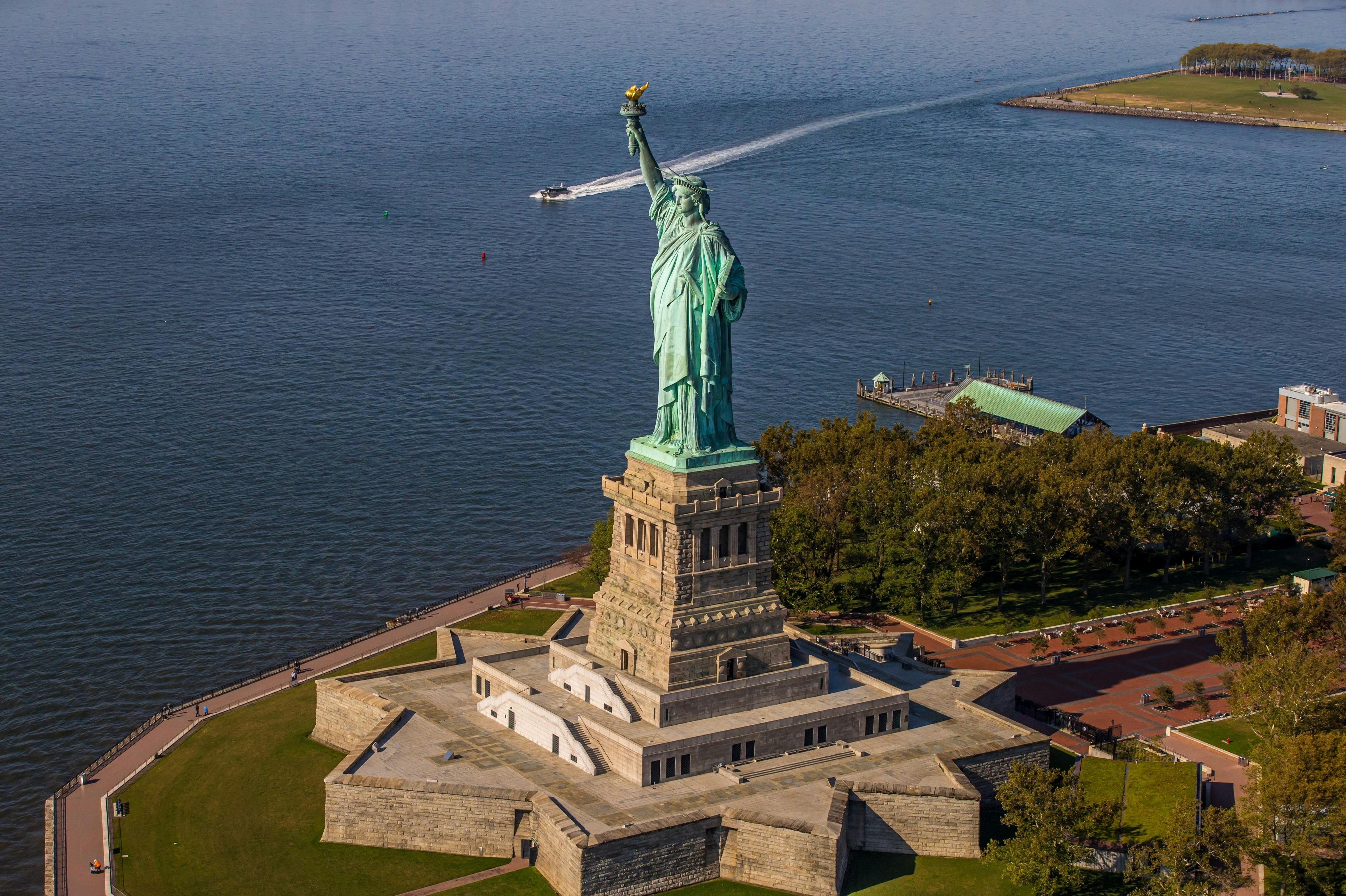 New York: 15, 20, or 30-Min Manhattan Helicopter Tour - Photo 1 of 6